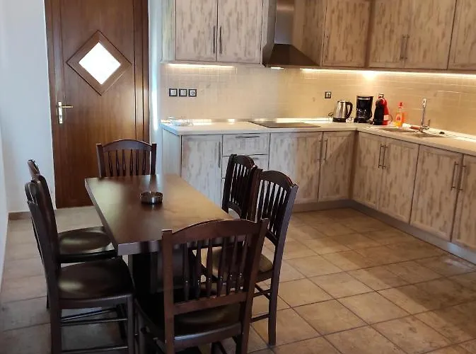 Astradeni Luxury Kratir *